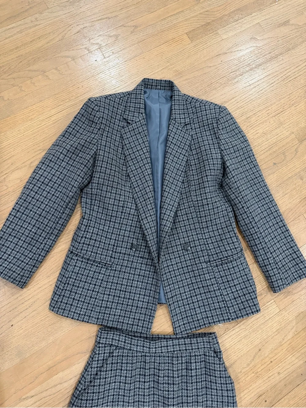 Vintage wool blazer and skirt set size 2